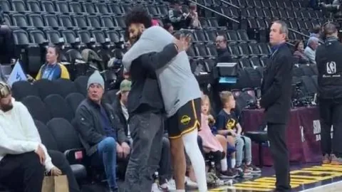 球队幕后英雄，热搜榜单罕见身影